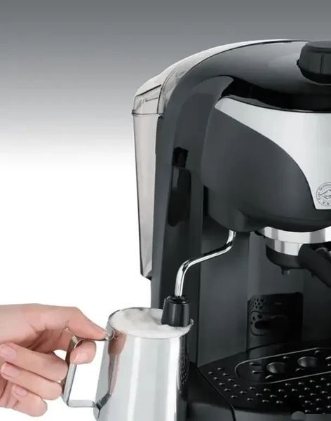 Delonghi EC 221.B Ріжкова кавоварка T2499A фото