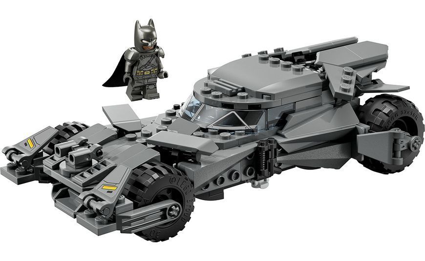 Конструктор LEGO Super Heroes DC Бэтмобиль из фильма &laquo;Бэтмен против Супермена&raquo; (76331) T8971K фото