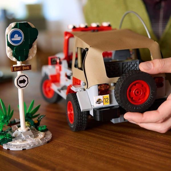 Конструктор LEGO Jurassic World 77984 Jurassic Park Jeep Wrangler T2199 фото
