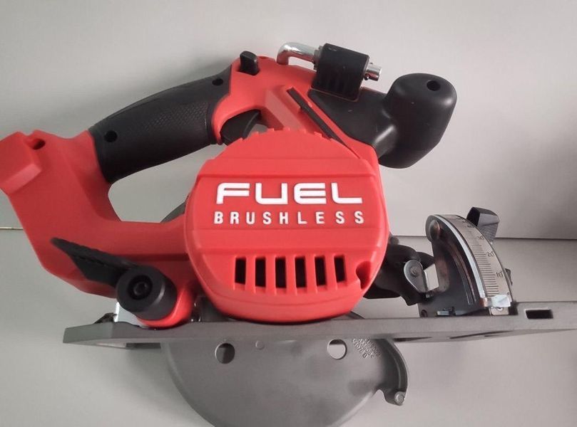 Milwaukee 2730-20 M18 Fuel Акумуляторна циркулярна пила T1346 фото