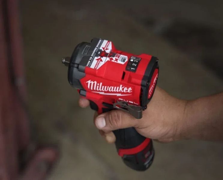 Milwaukee 2563-20 Акумуляторний гайковерт + АКБ + ЗП T1353K фото