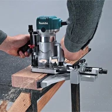 Makita RT0702CX2 Кромочный фрезер 710 Вт T1756K фото