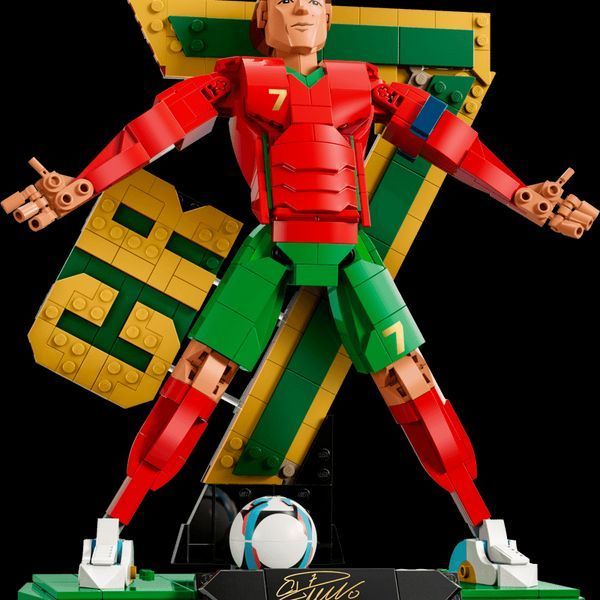 Конструктор LEGO Editions 43016 Cristiano Ronaldo - Football Legend T2026K фото